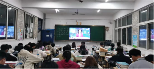 建筑艺术学院各班级团支部组织学习六中全会精神“主题团日活动”89.png
