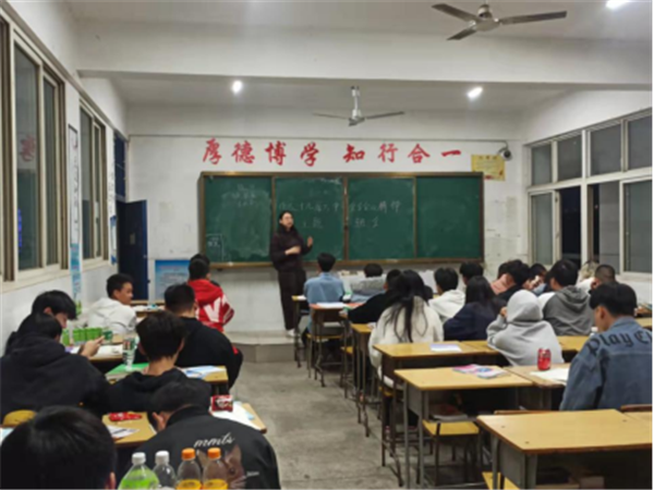 建筑艺术学院各班级团支部组织学习六中全会精神“主题团日活动”378.png